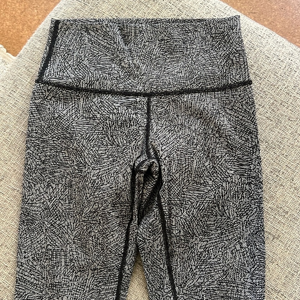 Lululemon black patterned leggings